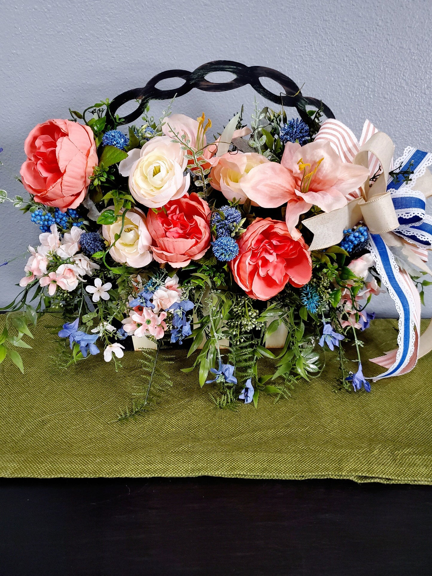 Round Top Collection Planter Basket Floral Arrangement or Wall Decor Stuffs n Things by JD