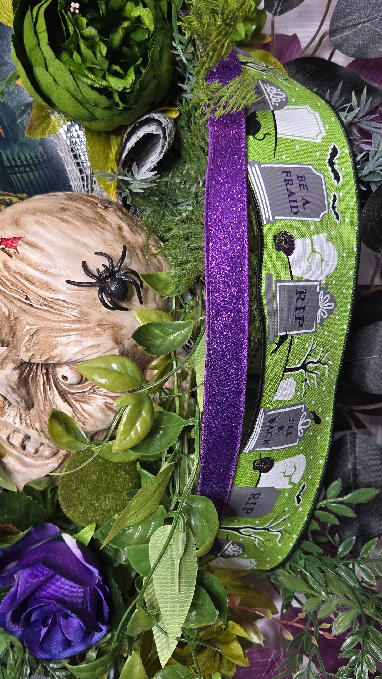Halloween Wreath – Creepy Door Decor with Zombie Face & Haunted Scene Sign