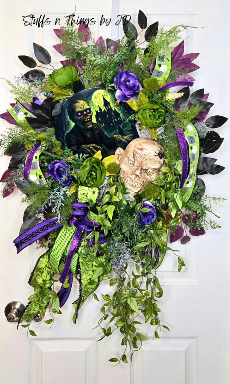 Halloween Wreath – Creepy Door Decor with Zombie Face & Haunted Scene Sign