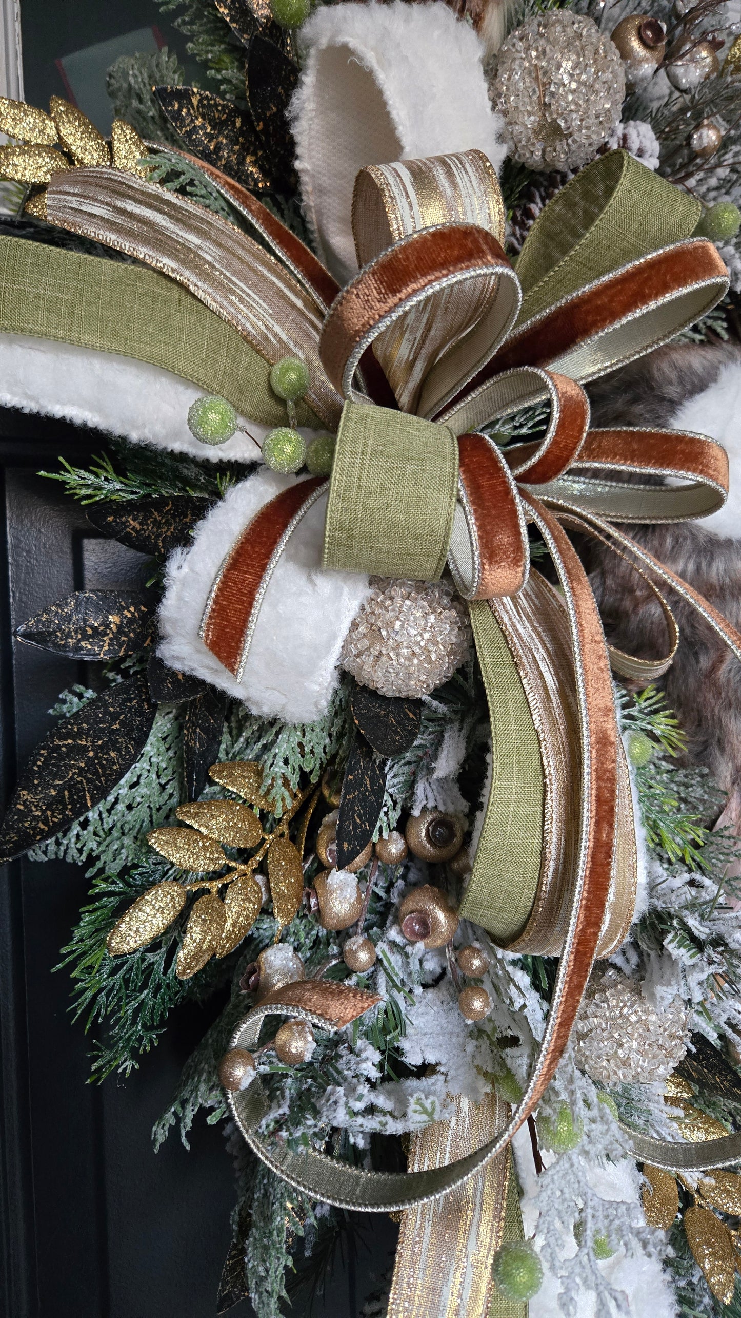 Woodland Owl Christmas Wreath โ Rustic Winter Door Wreath with Velvet Ribbon, Grapevine Base & Frosted Greenery