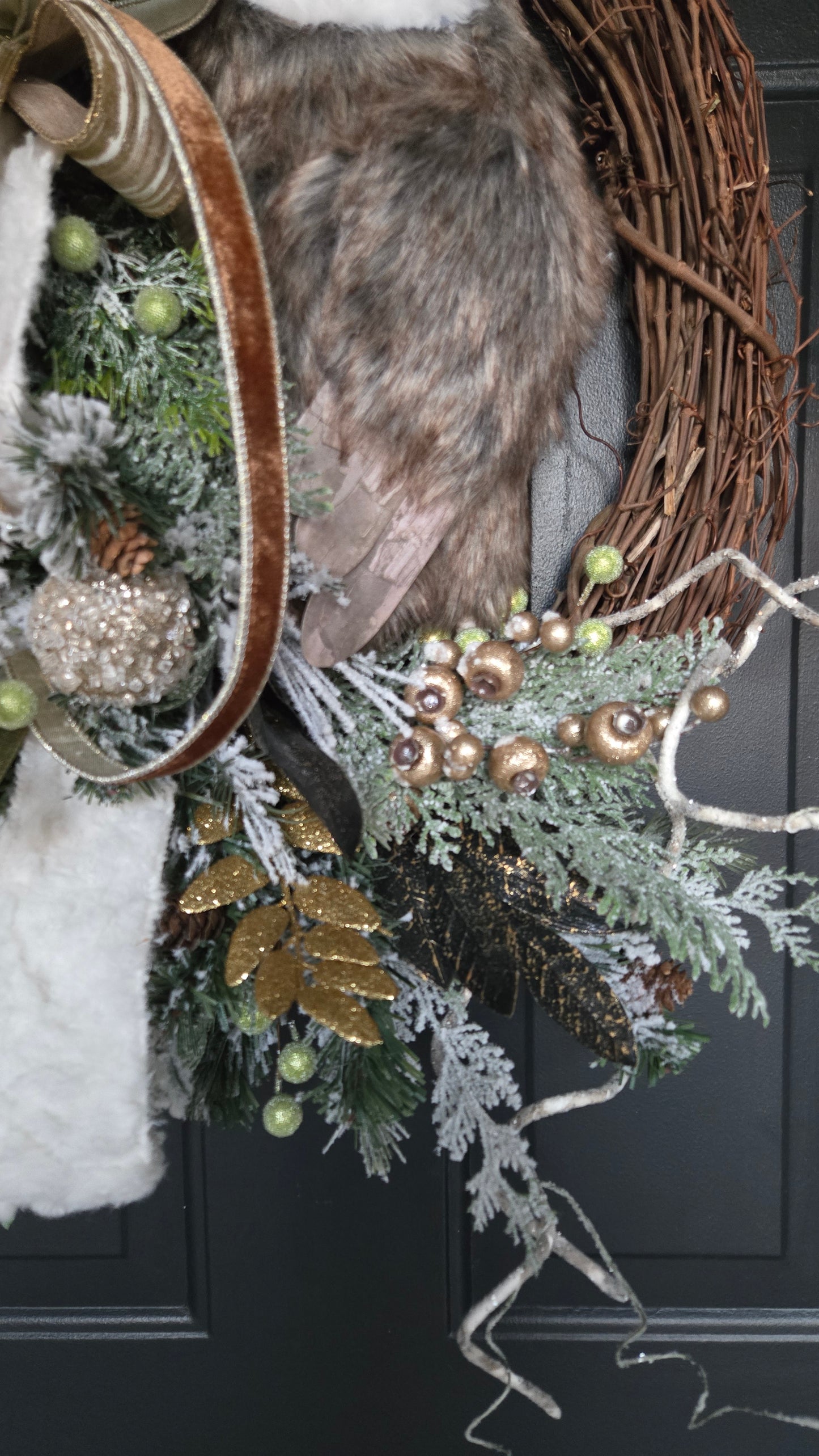 Woodland Owl Christmas Wreath โ Rustic Winter Door Wreath with Velvet Ribbon, Grapevine Base & Frosted Greenery