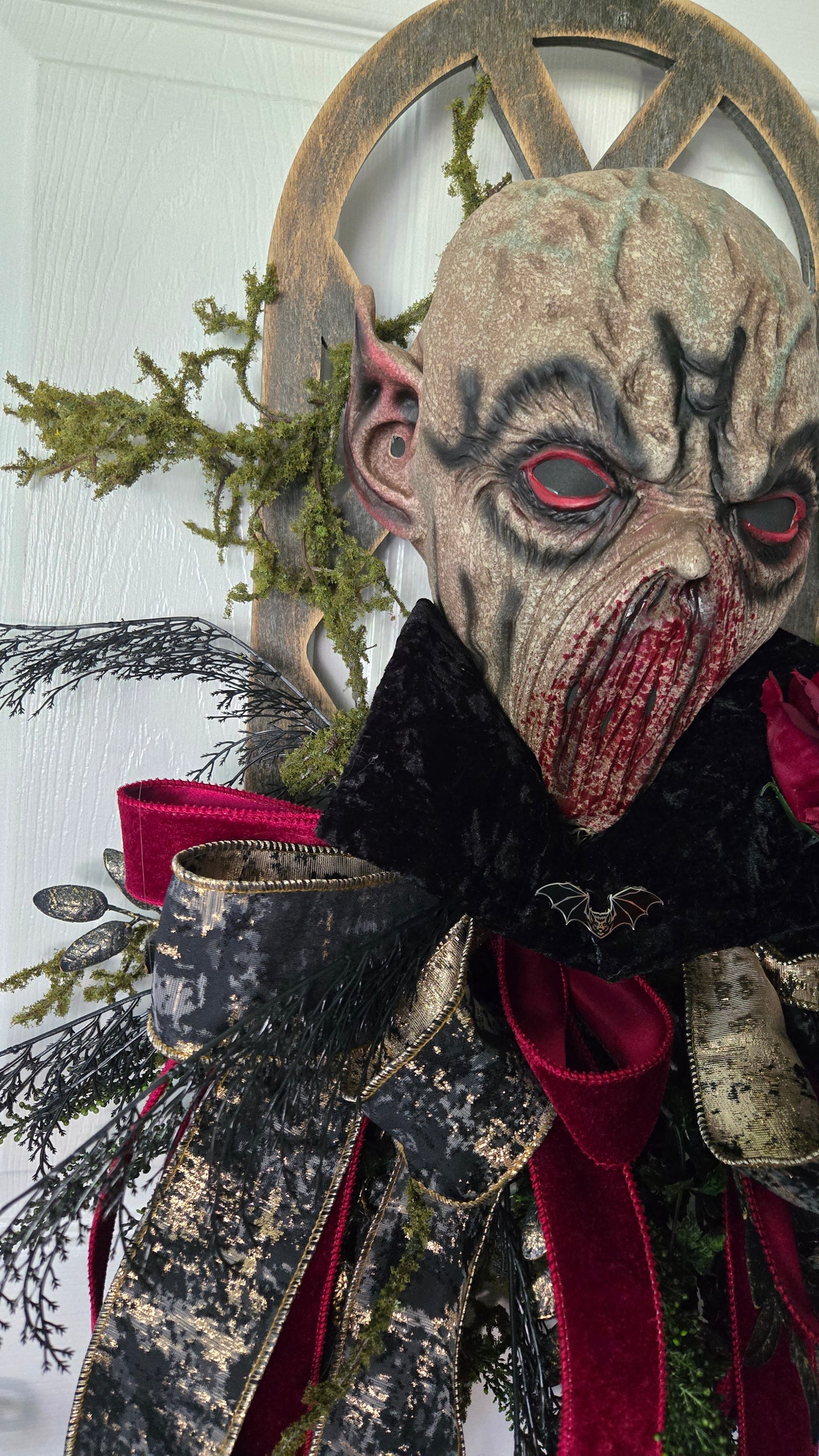 Creepy Halloween Wreath - Nosferatu Vampire Gothic Wall Hanger