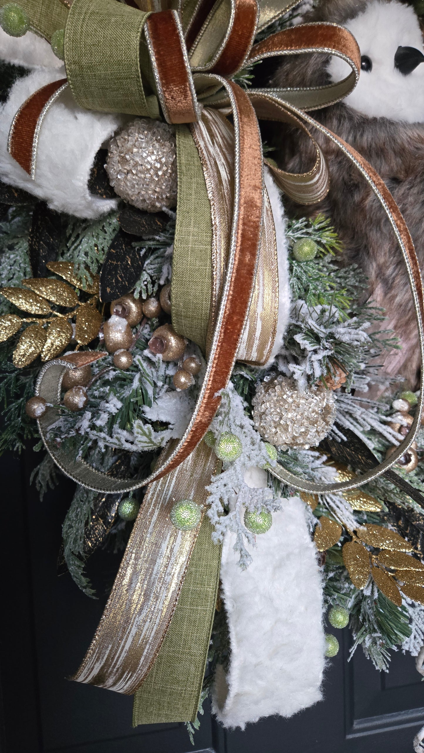 Woodland Owl Christmas Wreath โ Rustic Winter Door Wreath with Velvet Ribbon, Grapevine Base & Frosted Greenery