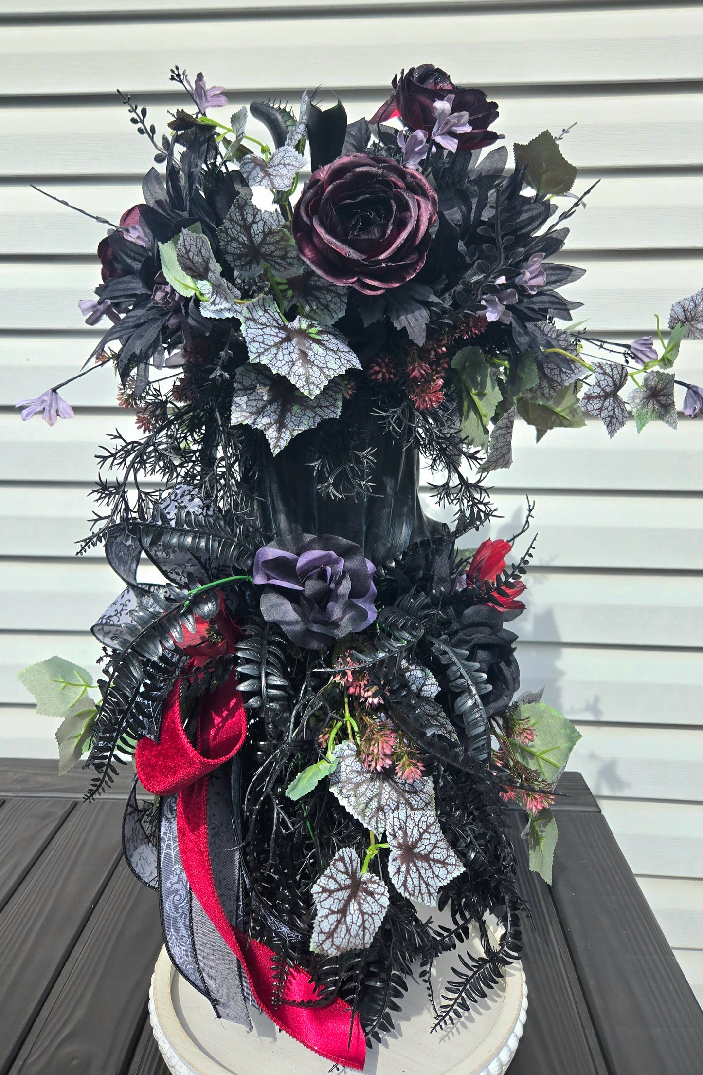 Goth Skull Floral Candlestick Arrangement – Dark Romantic Skull Planter Halloween Decor