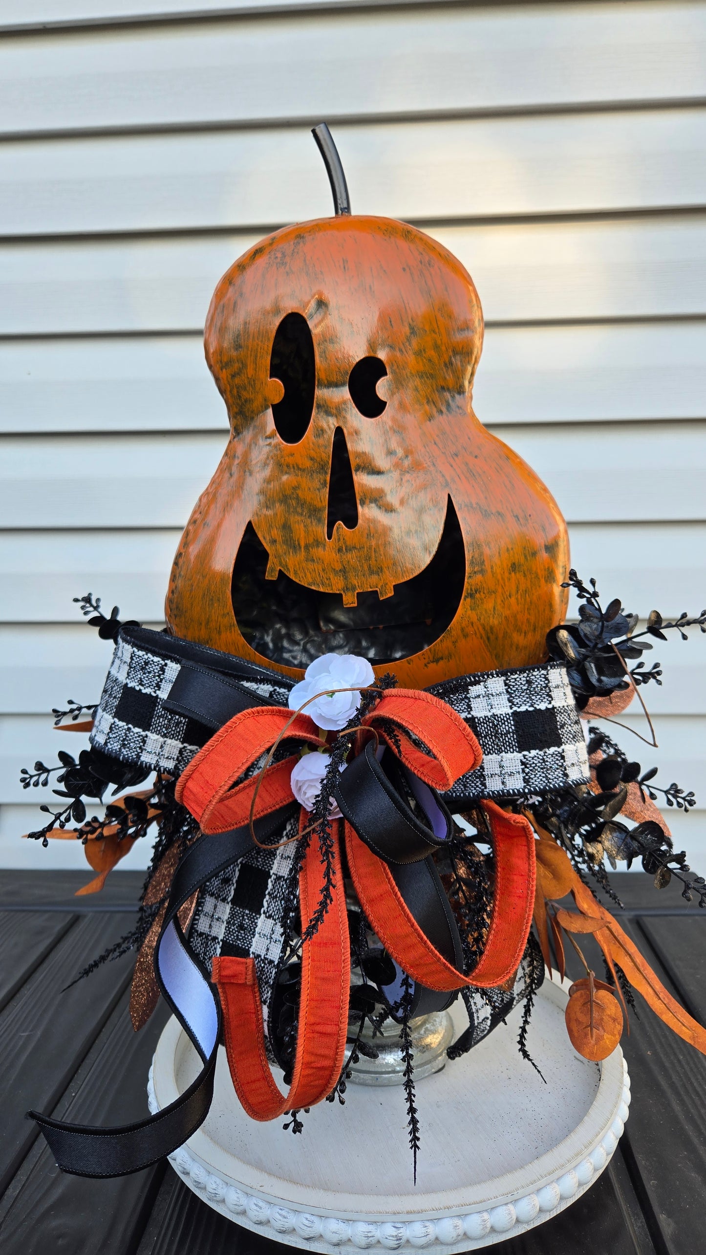 Metal Halloween Jack-O’-Lantern Candlestick Arrangements -| Farmhouse Fall Table Decor