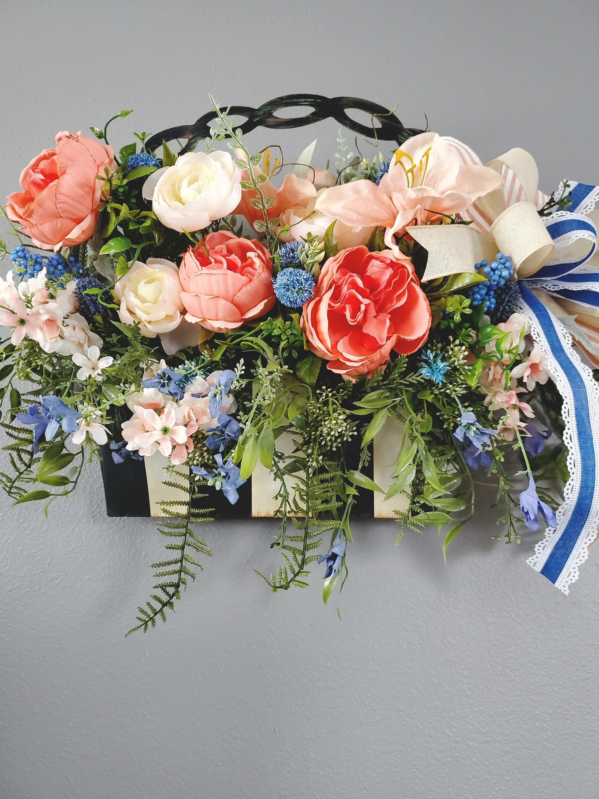 Round Top Collection Planter Basket Floral Arrangement or Wall Decor Stuffs n Things by JD