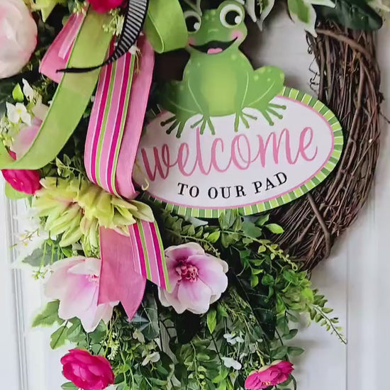 Welcome to Our Pad Frog Wreath, Spring Front Door, Summer Pond Greenery Wreath, Frog Lover Gift, Whimsical Outdoor Porch Decor, Cottagecore