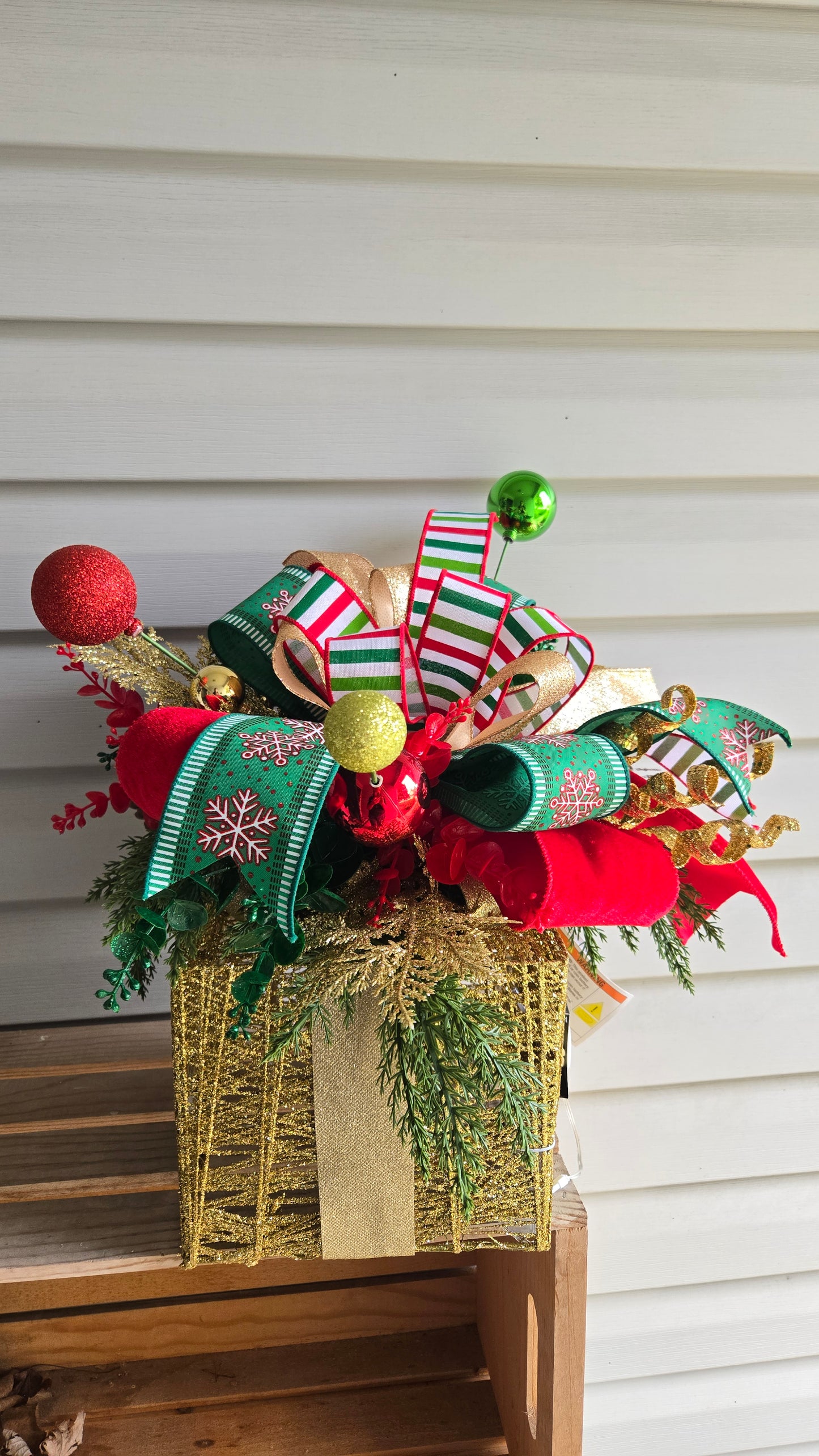 Light Up Christmas Gift Box Centerpiece – Holiday Table Décor with Ribbons & Ornaments, Festive Mantel or Entryway Decoration