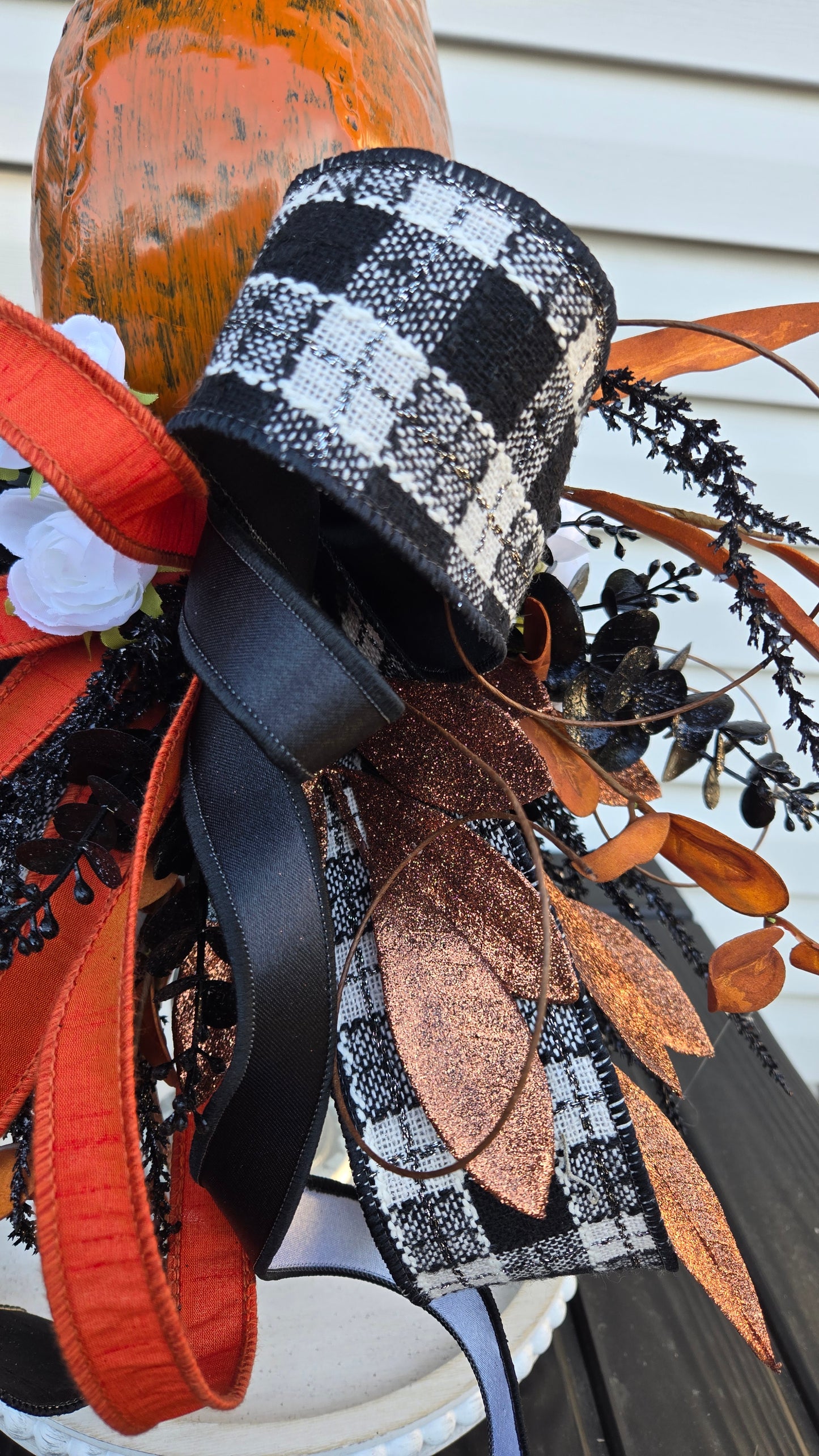 Metal Halloween Jack-O’-Lantern Candlestick Arrangements -| Farmhouse Fall Table Decor