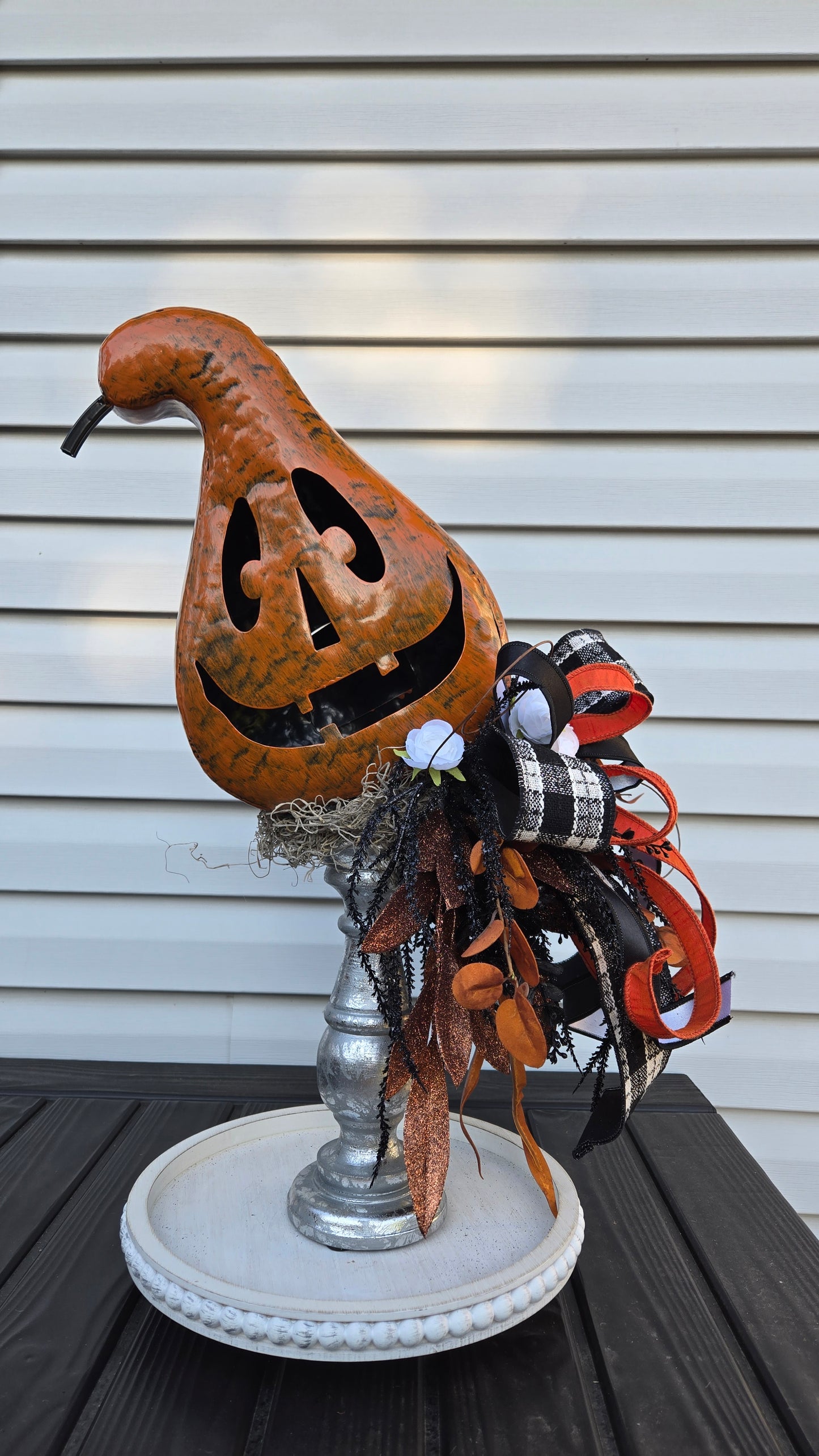 Metal Halloween Jack-O’-Lantern Candlestick Arrangements -| Farmhouse Fall Table Decor