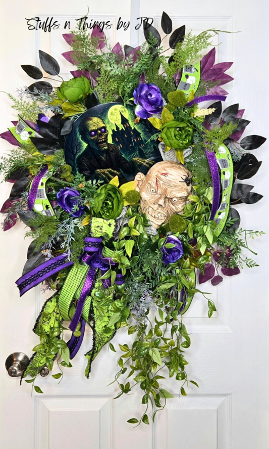 Halloween Wreath – Creepy Door Decor with Zombie Face & Haunted Scene Sign