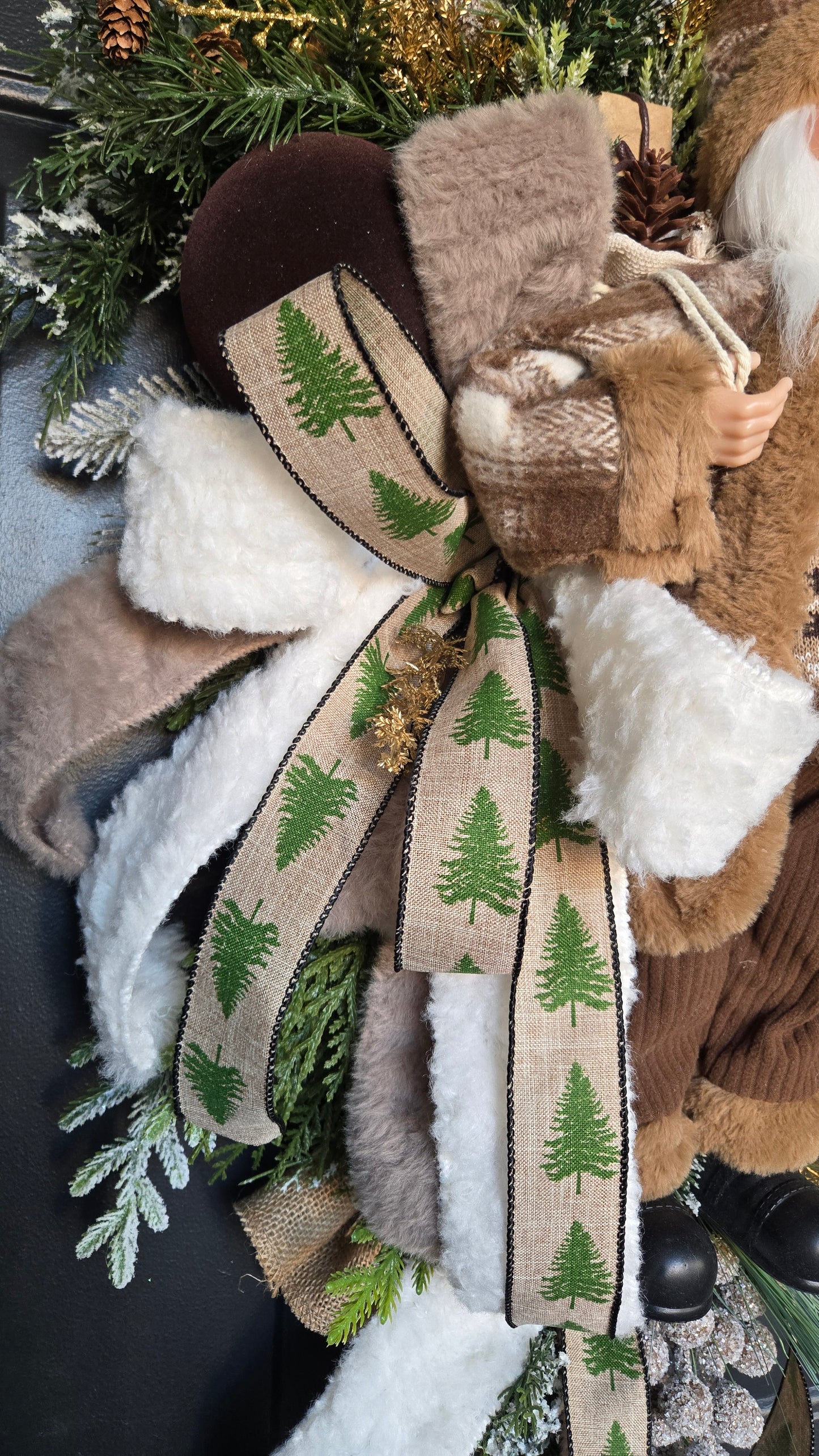 Rustic Woodland Santa Swag – Cabin Christmas Door Decor with Owl, Sherpa Ribbon & Pine Accents, Cozy Winter Lodge Decoration