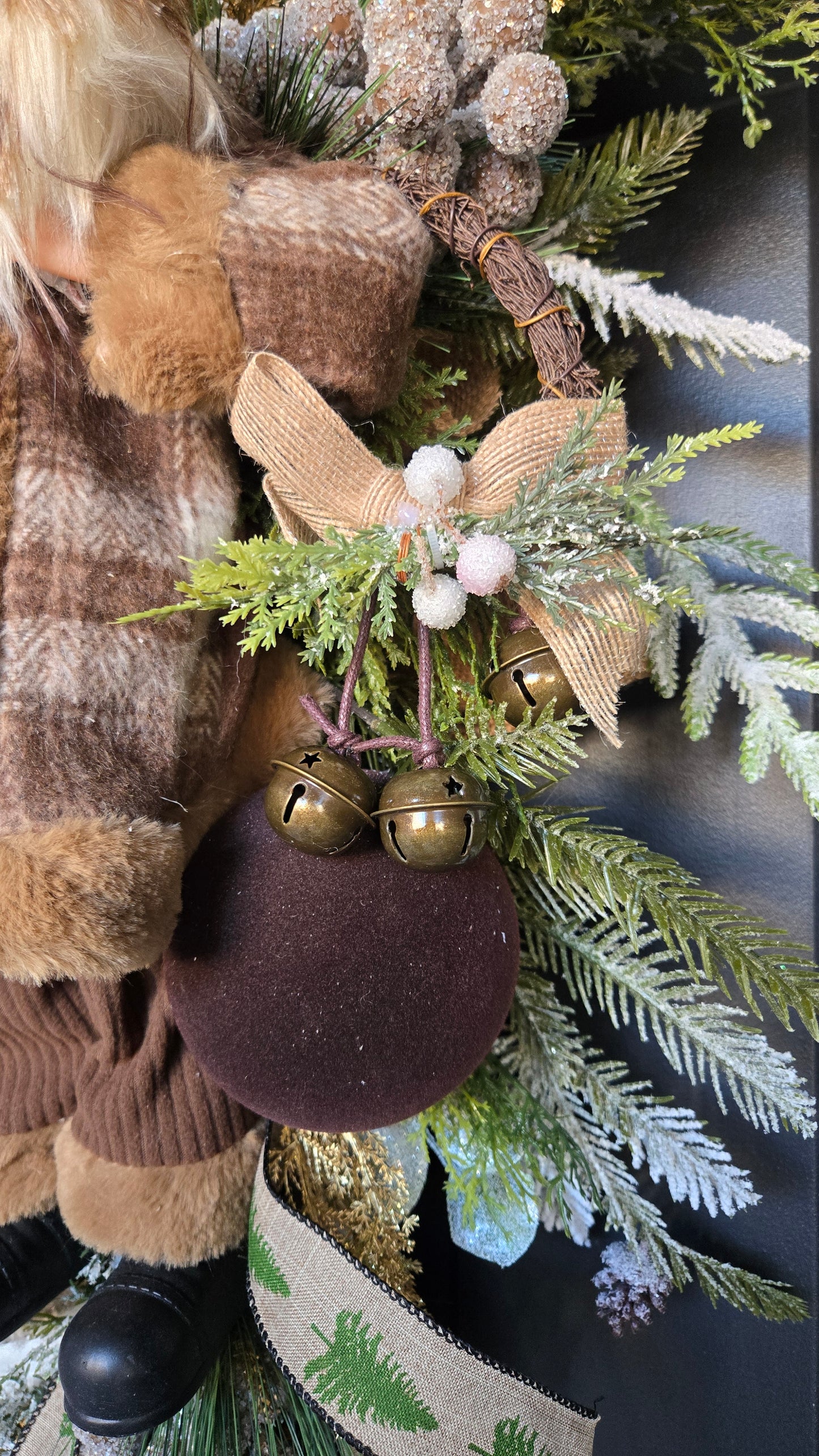 Rustic Woodland Santa Swag – Cabin Christmas Door Decor with Owl, Sherpa Ribbon & Pine Accents, Cozy Winter Lodge Decoration