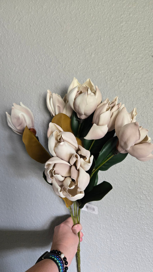 23" Magnolia Bush - Realistic