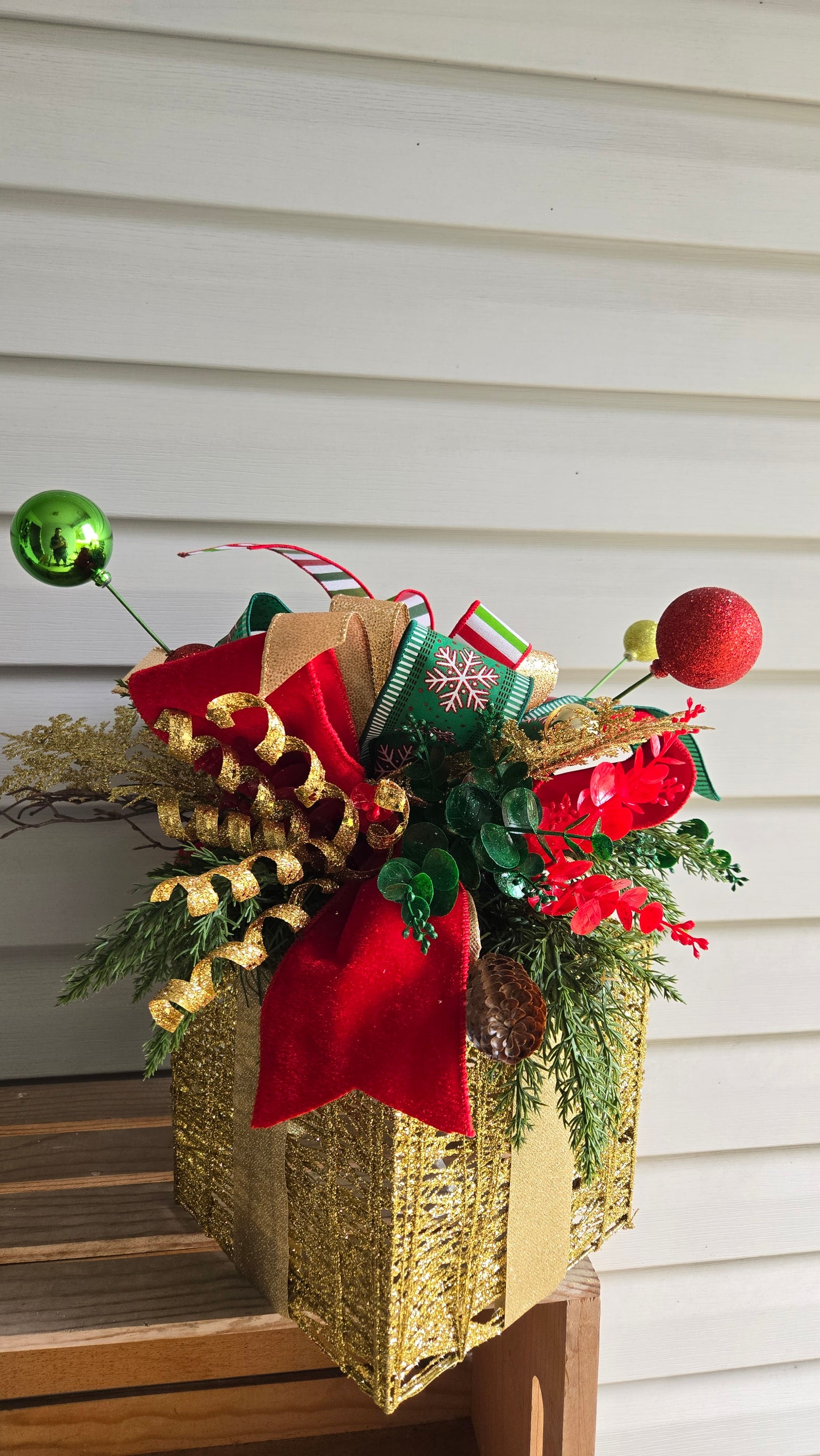 Light Up Christmas Gift Box Centerpiece – Holiday Table Décor with Ribbons & Ornaments, Festive Mantel or Entryway Decoration