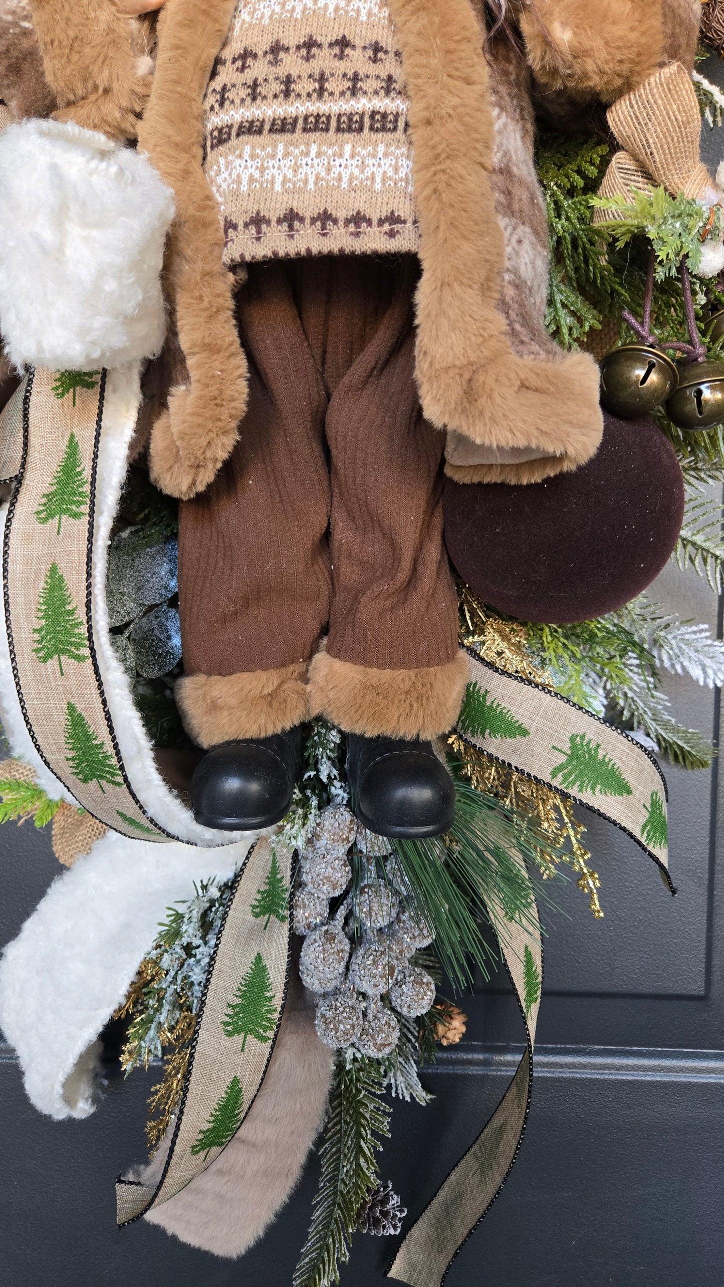 Rustic Woodland Santa Swag – Cabin Christmas Door Decor with Owl, Sherpa Ribbon & Pine Accents, Cozy Winter Lodge Decoration