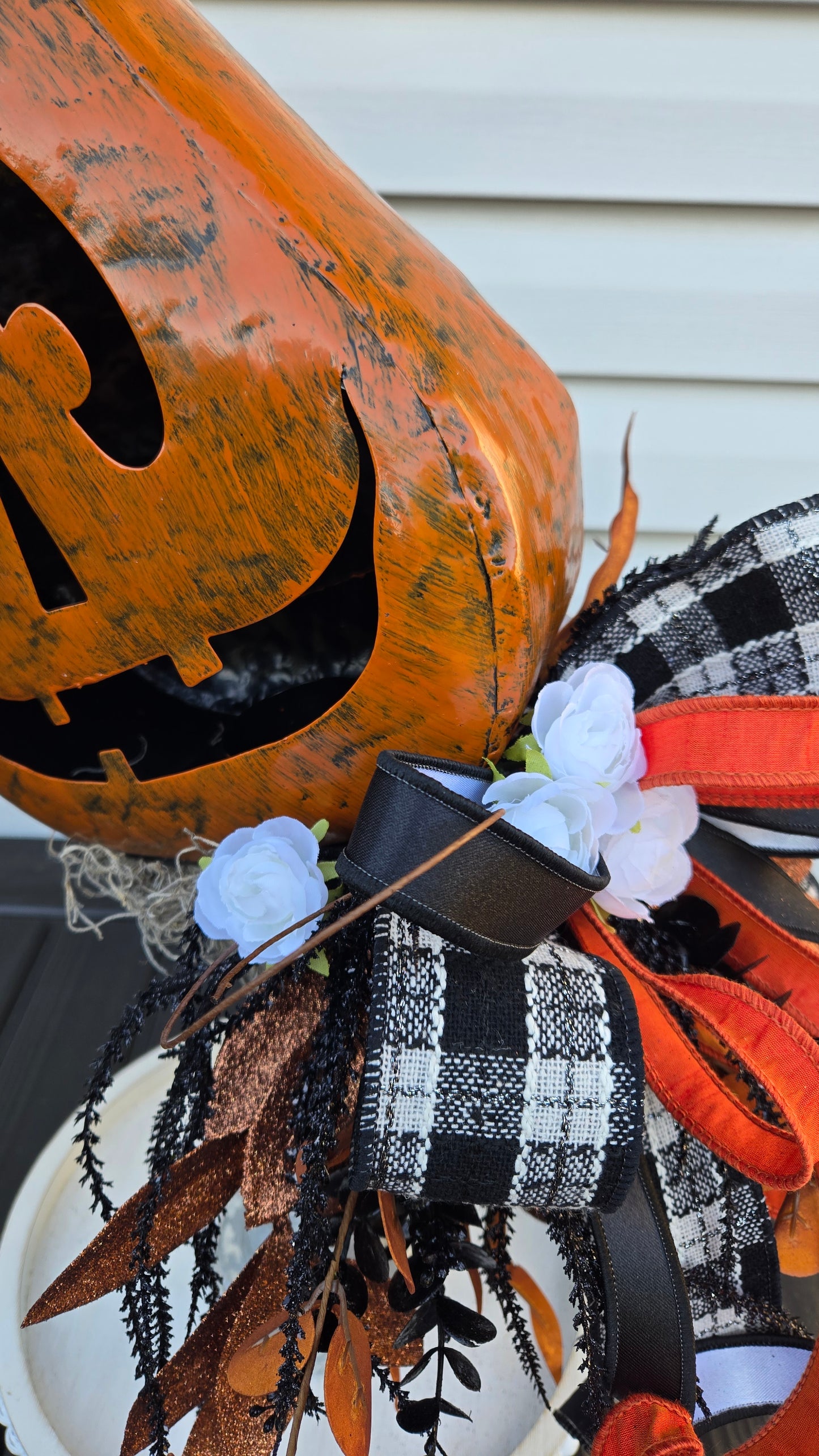 Metal Halloween Jack-O’-Lantern Candlestick Arrangements -| Farmhouse Fall Table Decor